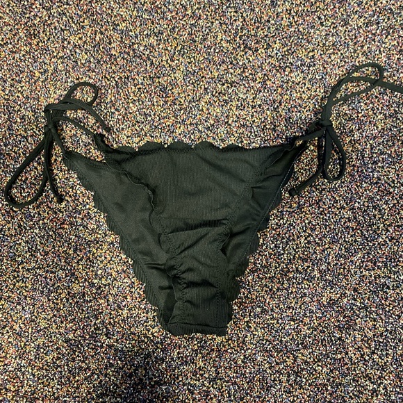 SHEIN Swim Bottoms - Picture 2 of 6